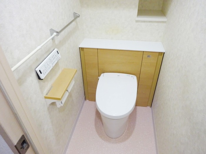 パッと交換!空間すっきりの収納一体型トイレにお取替え パッと交換!空間すっきりの収納一体型トイレにお取替え